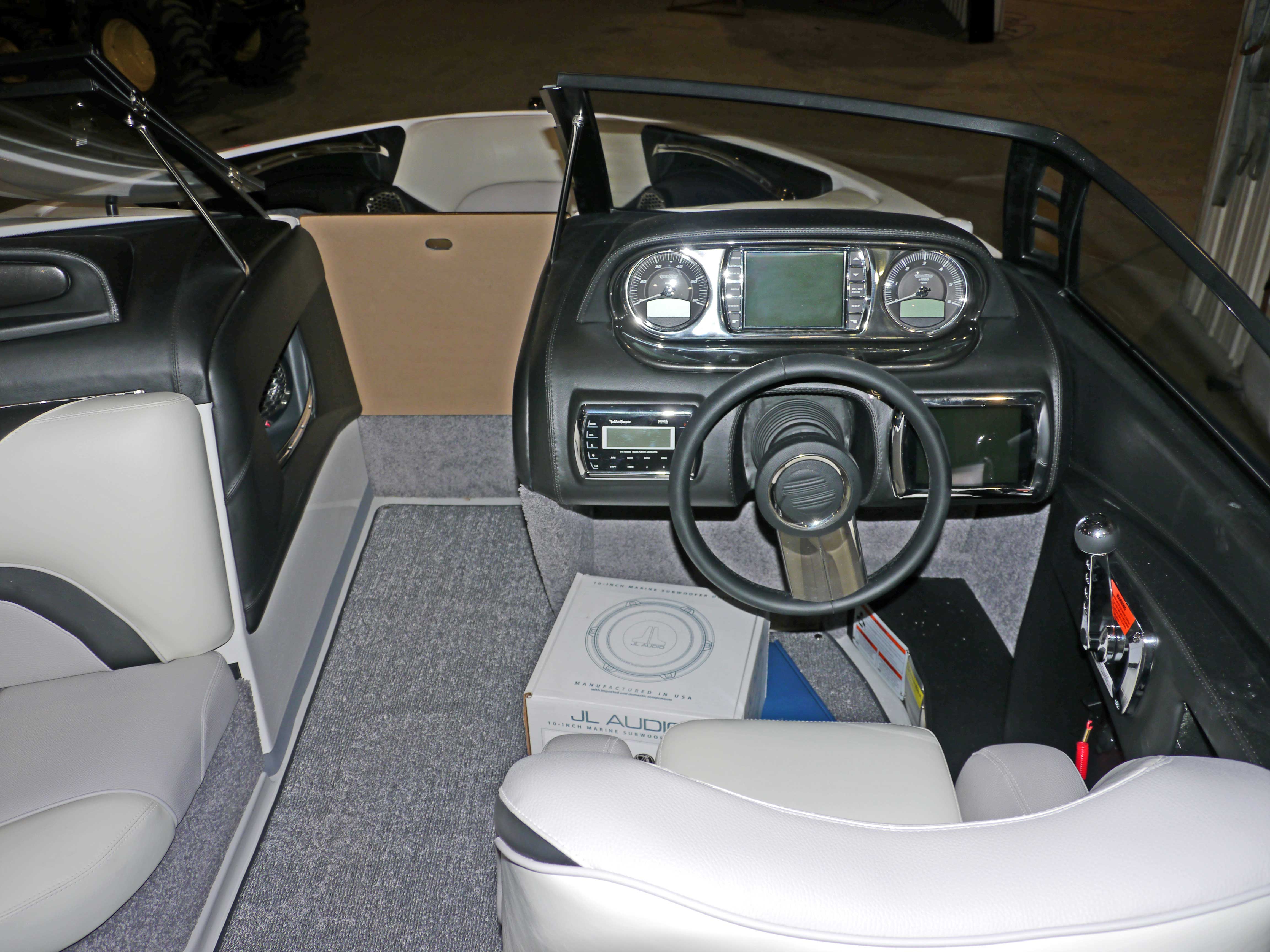 2013 Wakesetter VLX with Sunstream Lift – Loaded; (New Engine in 2022) Icon