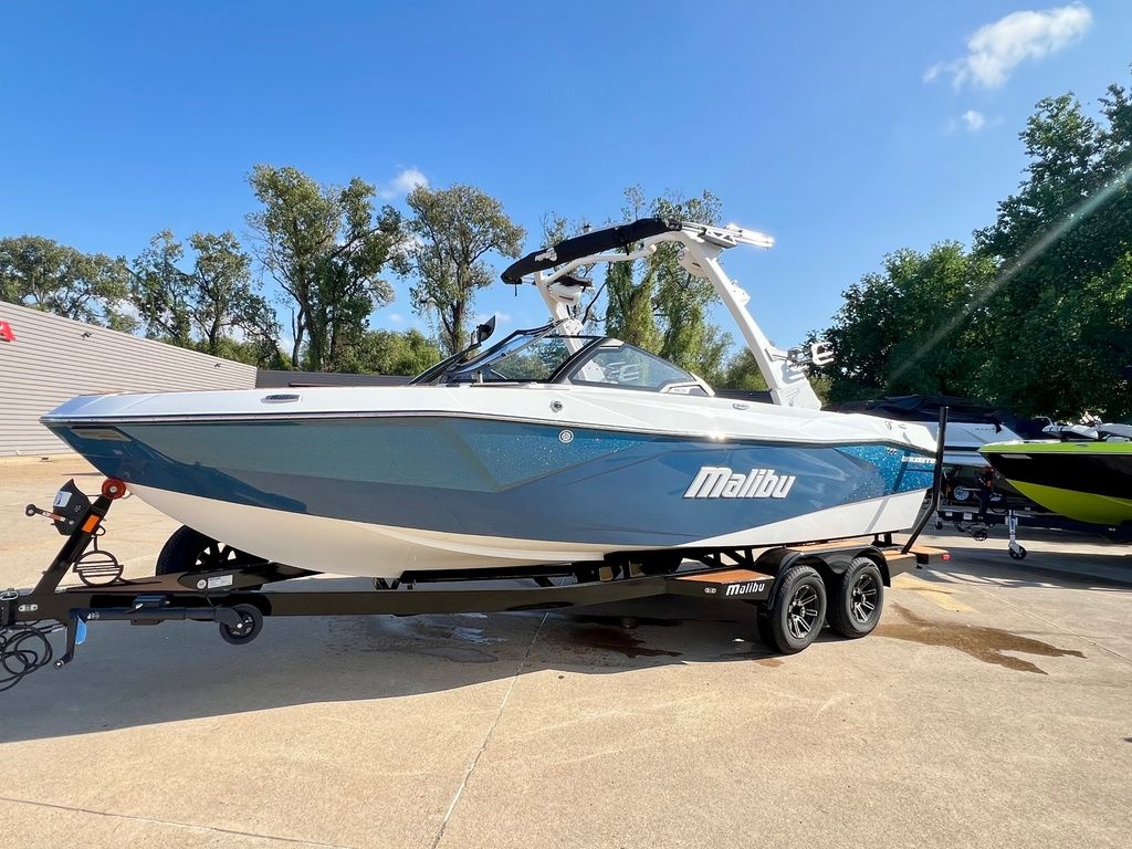 2025 Malibu Boats 23 LSV