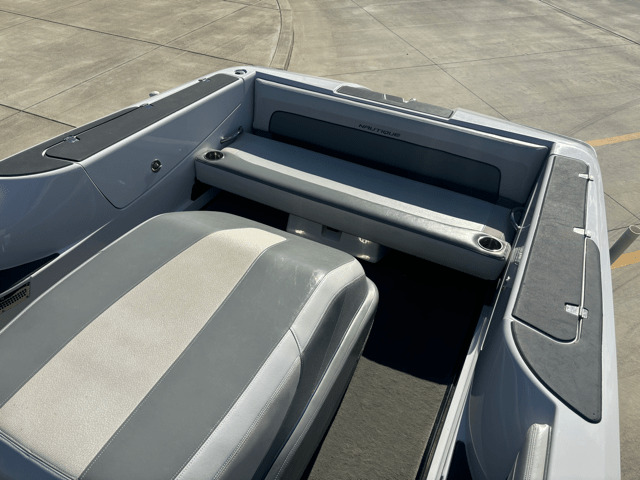 2010 Ski Nautique 200