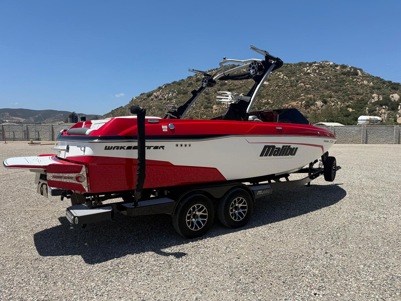 Malibu 23 LSV Wakesetter