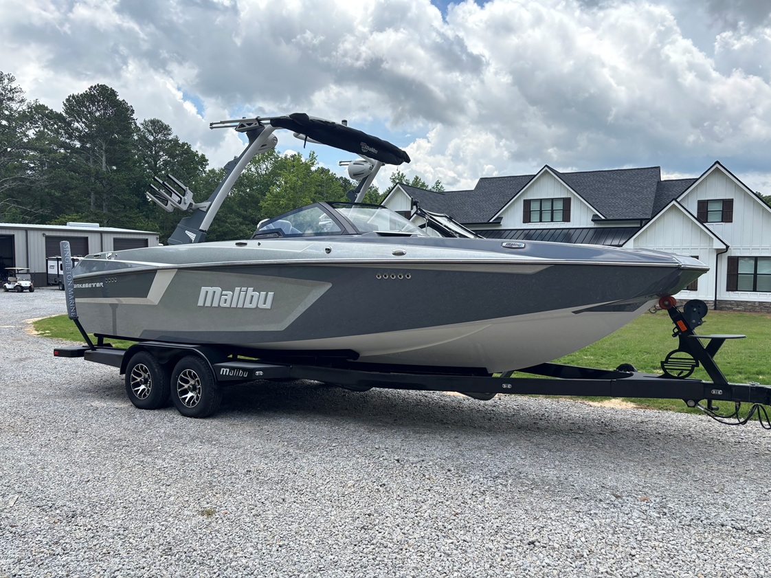 2022 Malibu 24 MXZ Icon