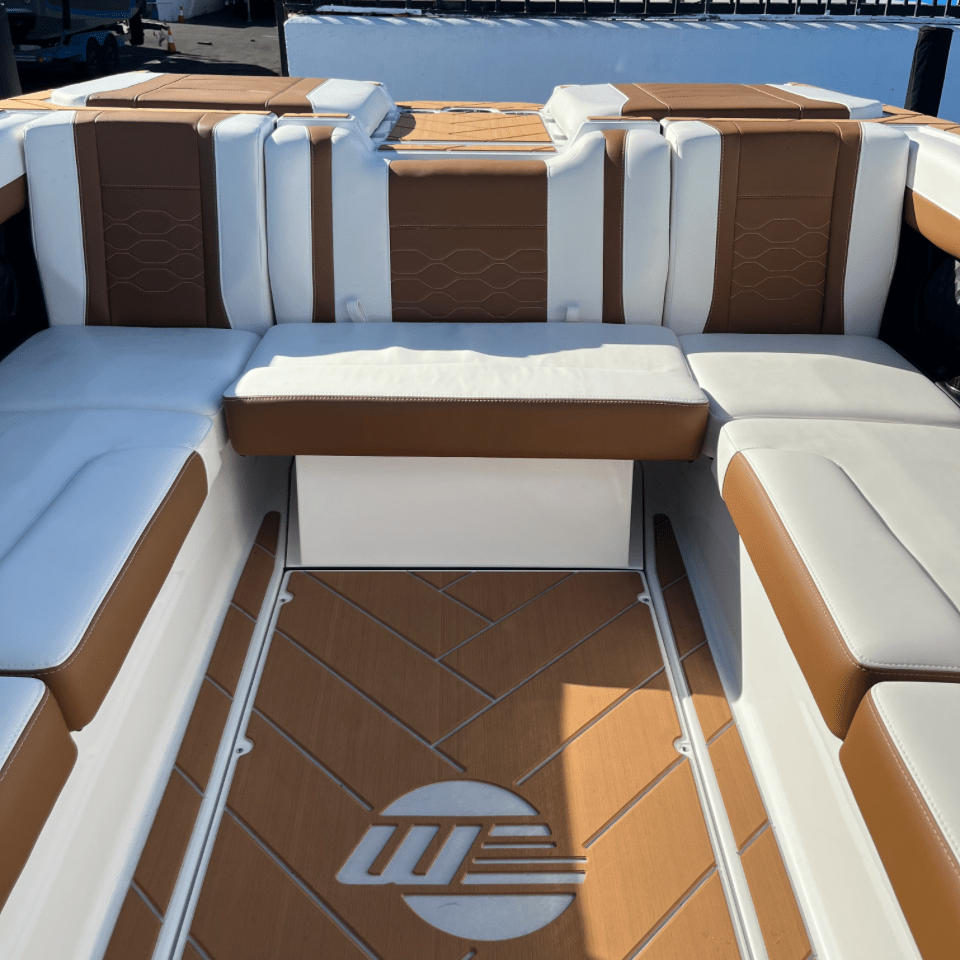 2024 Malibu 23 LSV