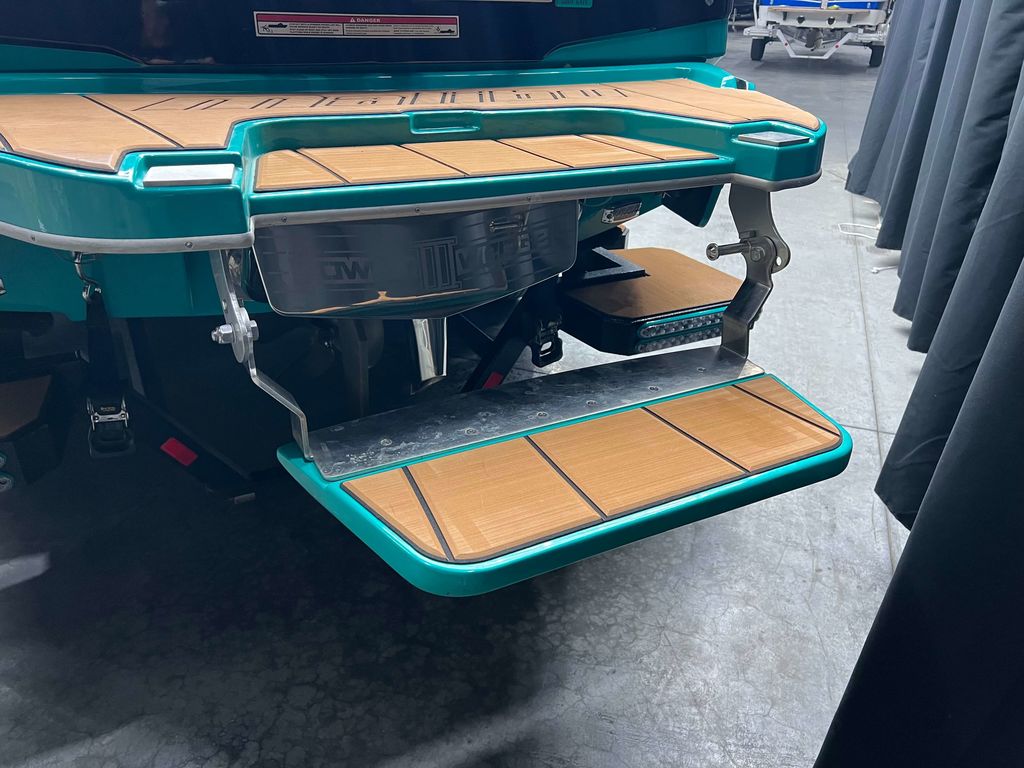 2021 Malibu Boats LSV