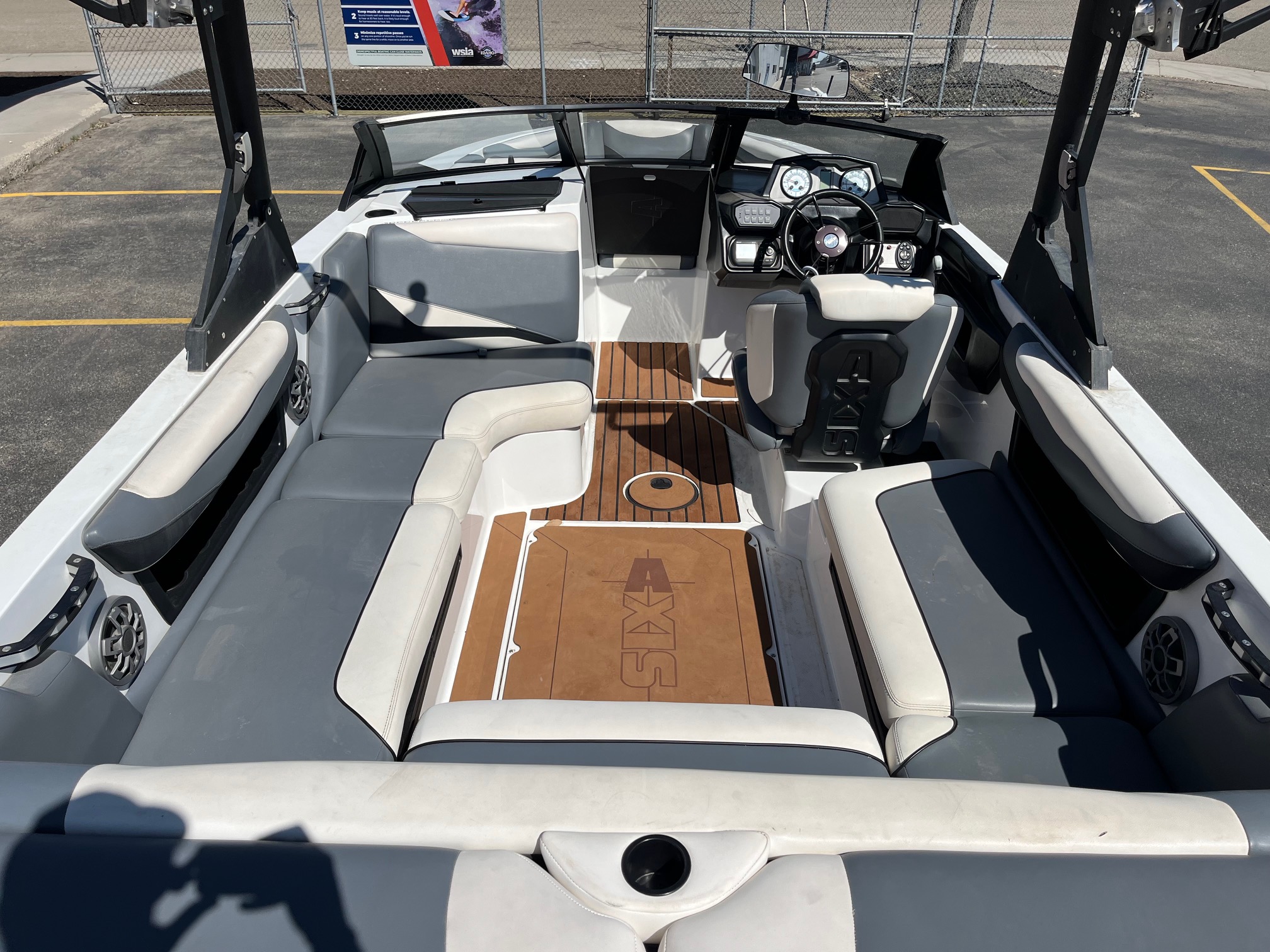 2021 Axis T22