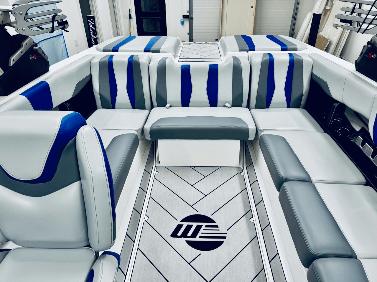 2023 Malibu 22 LSV Icon