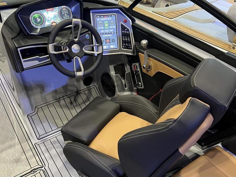 New 2024 MasterCraft XT22