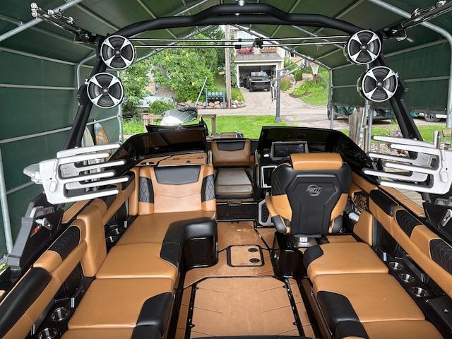Malibu M220 Loaded 150 Hours M6DI THRUSTERS