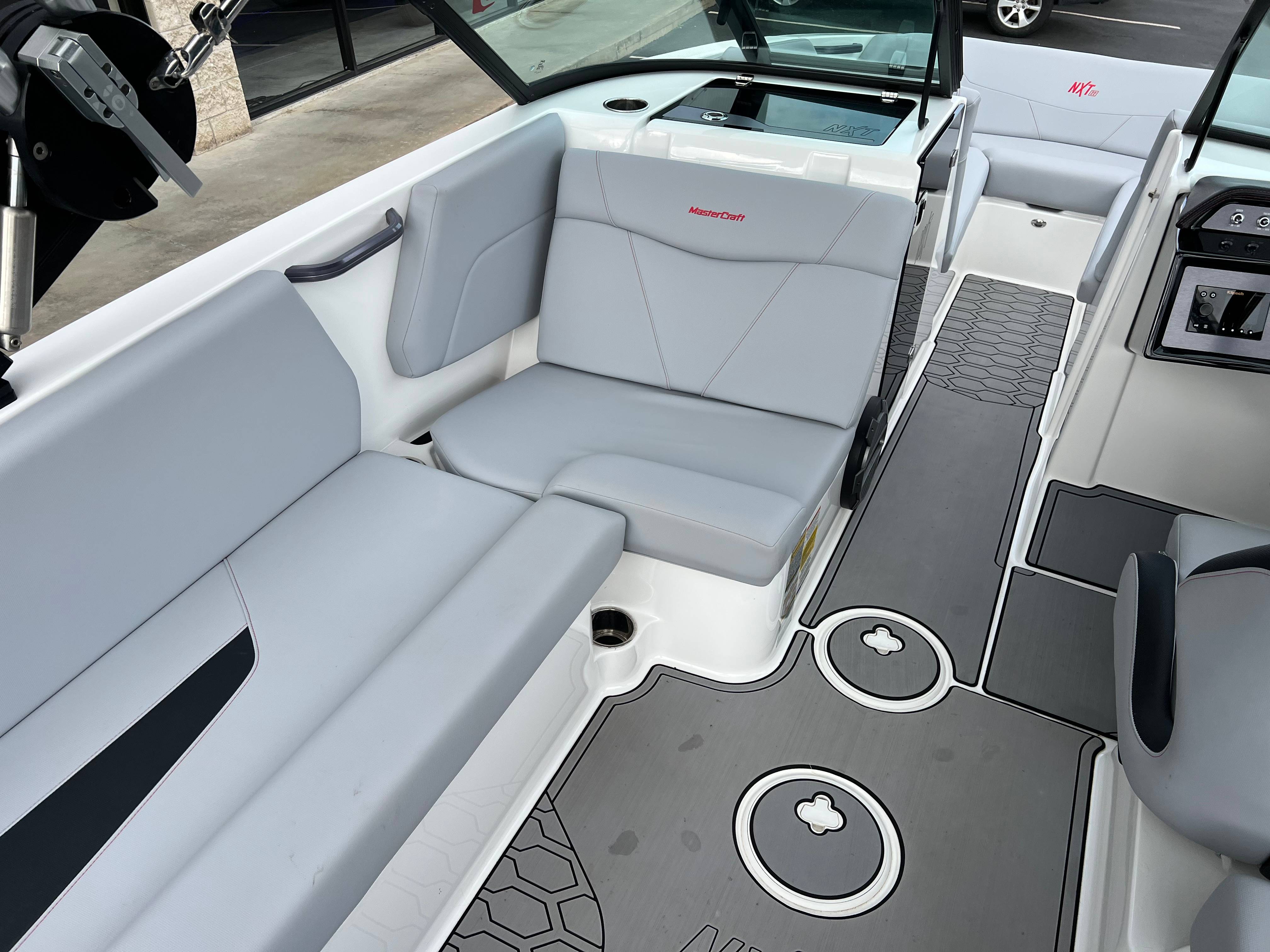 2022 MasterCraft NXT 22