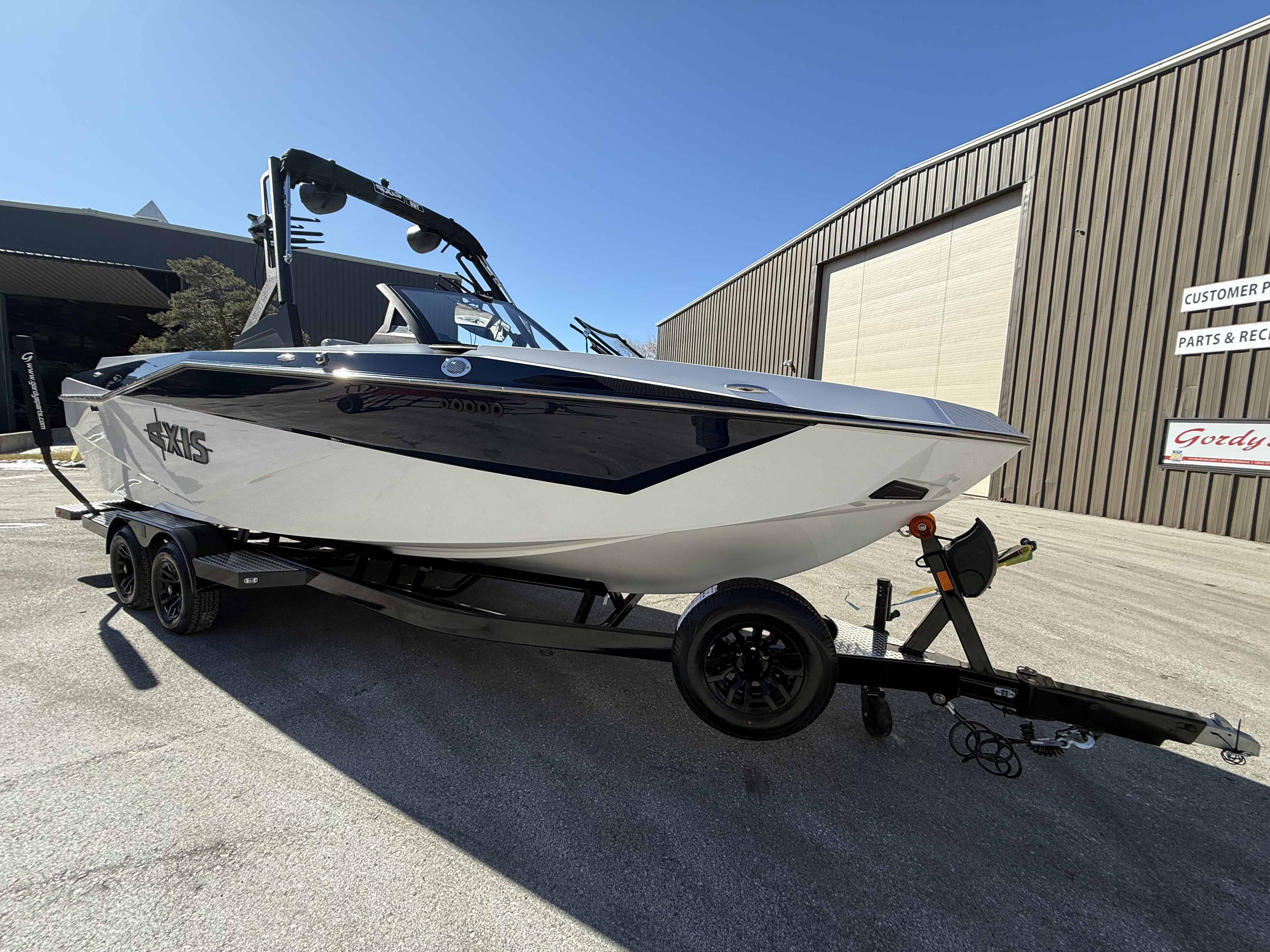 2025 Axis T250
