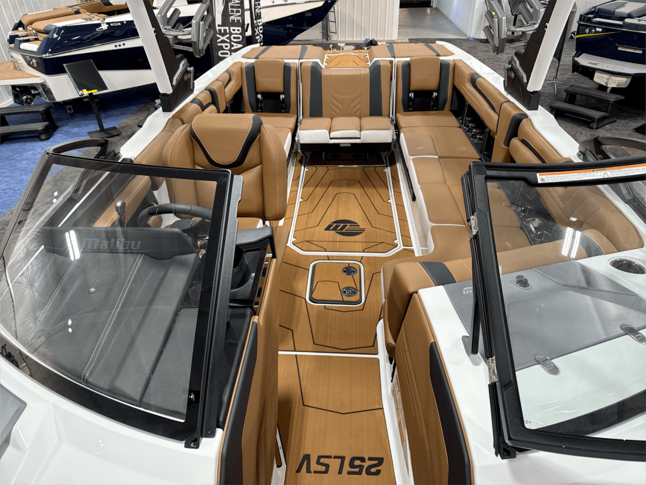 2025 Malibu 25 LSV