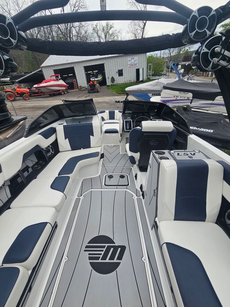 2021 Malibu Boats Wakesetter 25 LSV