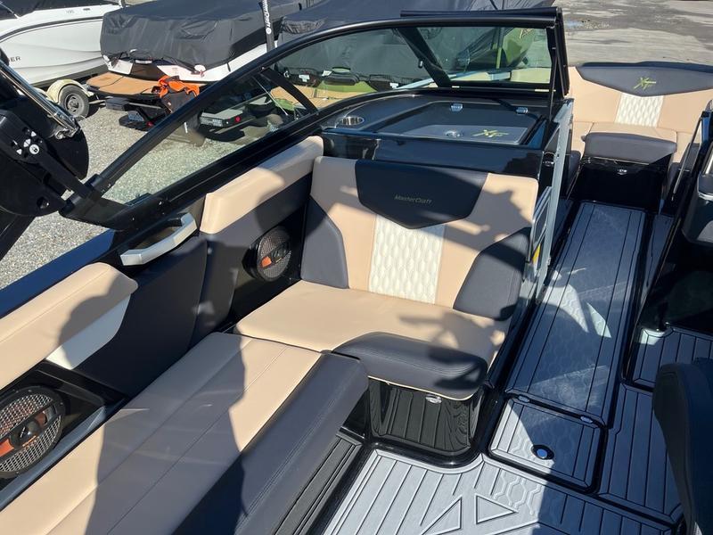 2025 MasterCraft XT22