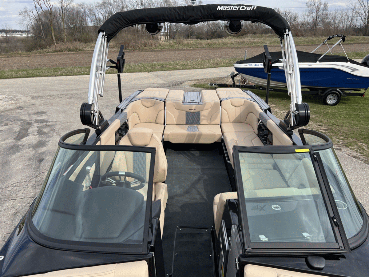 2023 MasterCraft XT-24 | 209097