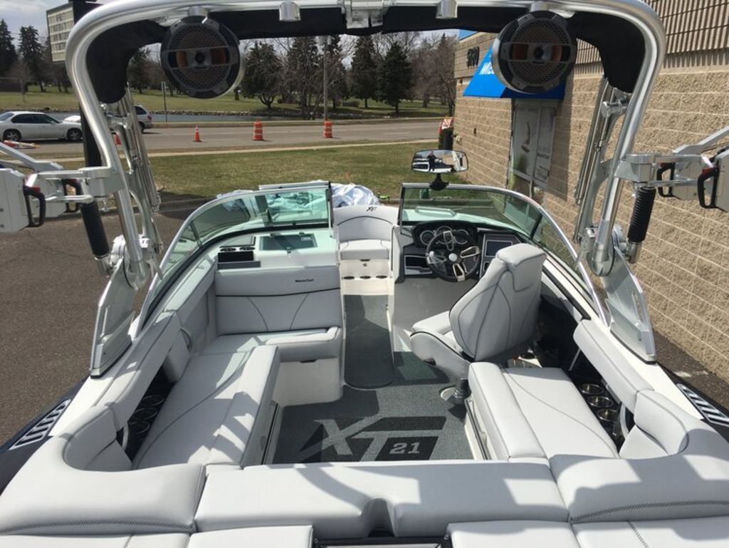 2020 MasterCraft XT21