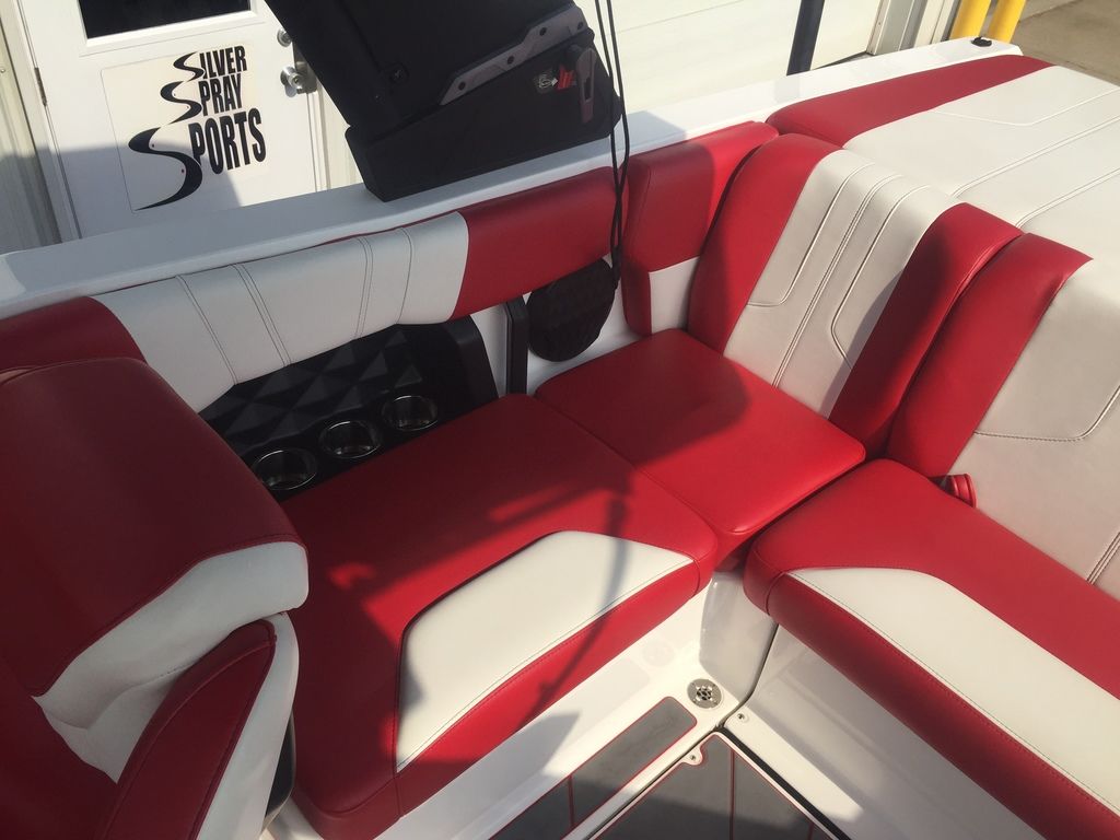 2022 Malibu Boats 21 LX Icon