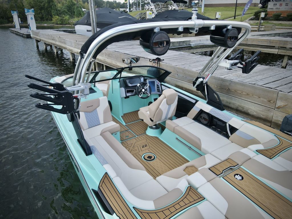 2023 MasterCraft XT22