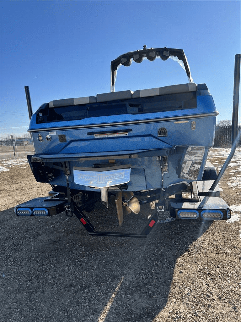 NEW 2024 AXIS A245 wake boat with M6DI motor and TRL