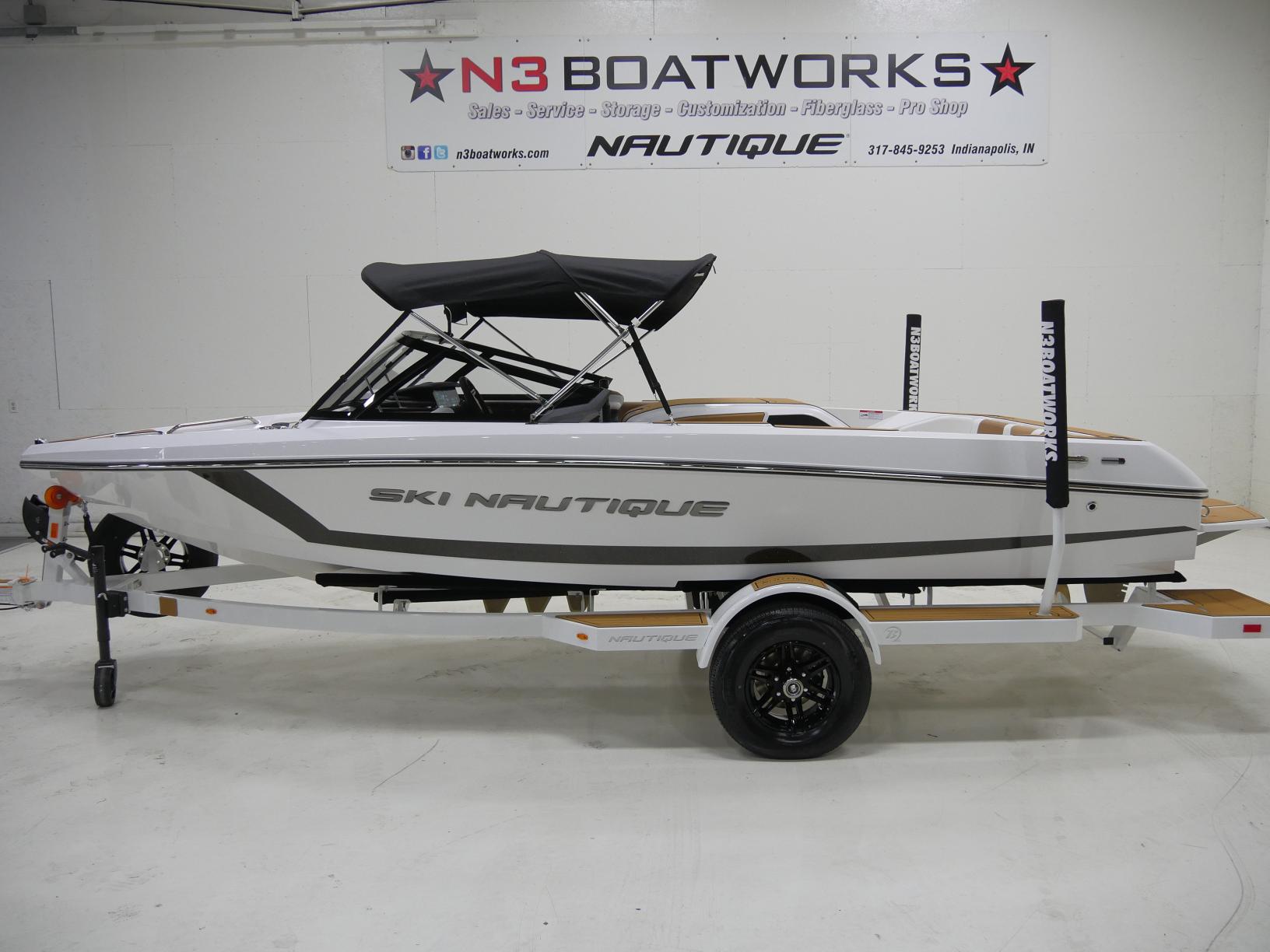 2025 Nautique 200