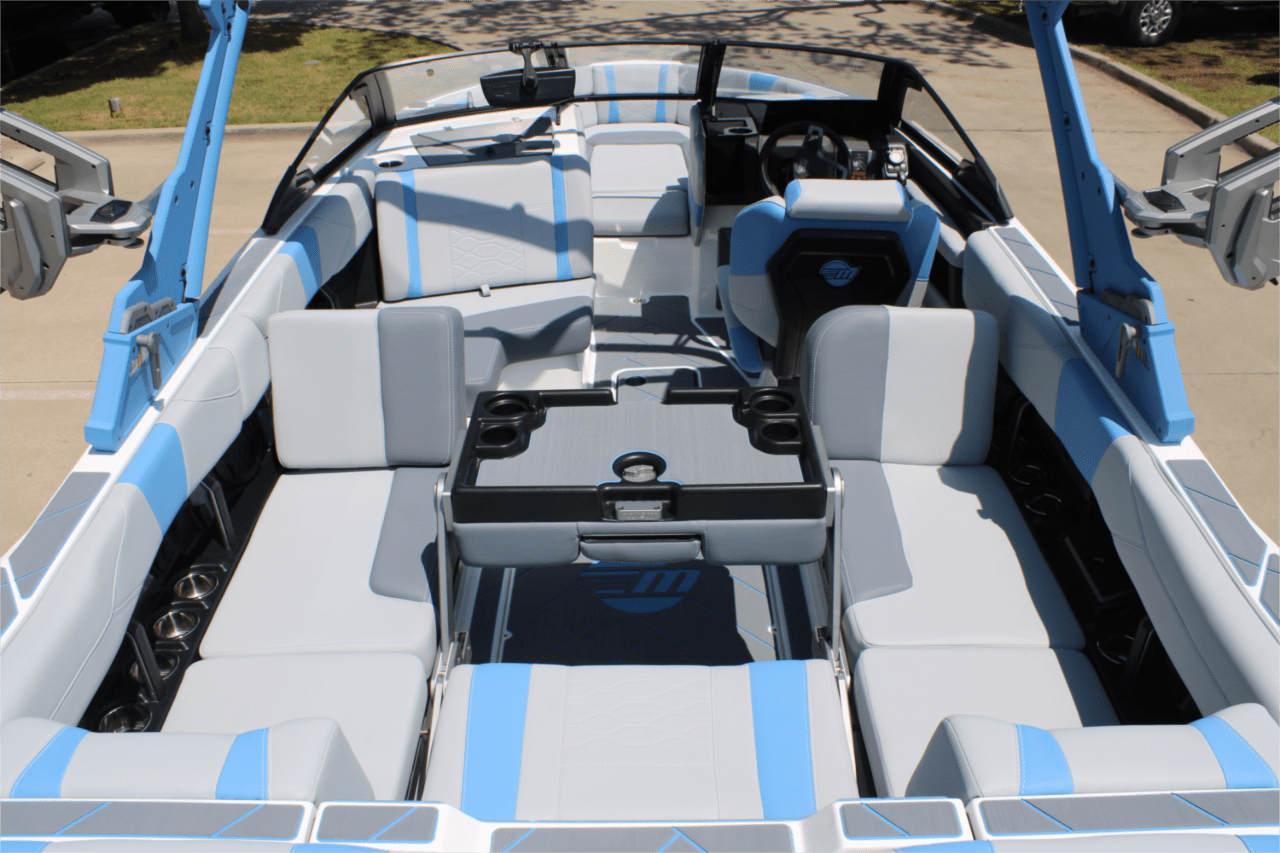 2025 Malibu 23 LSV Icon