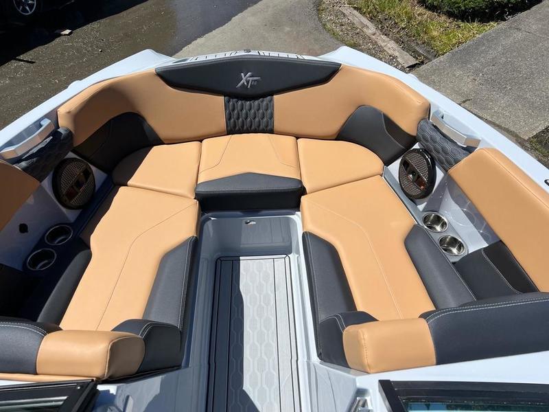 New 2024 MasterCraft XT22