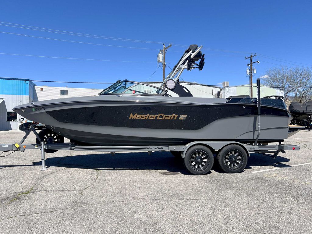 2023 MasterCraft XT24