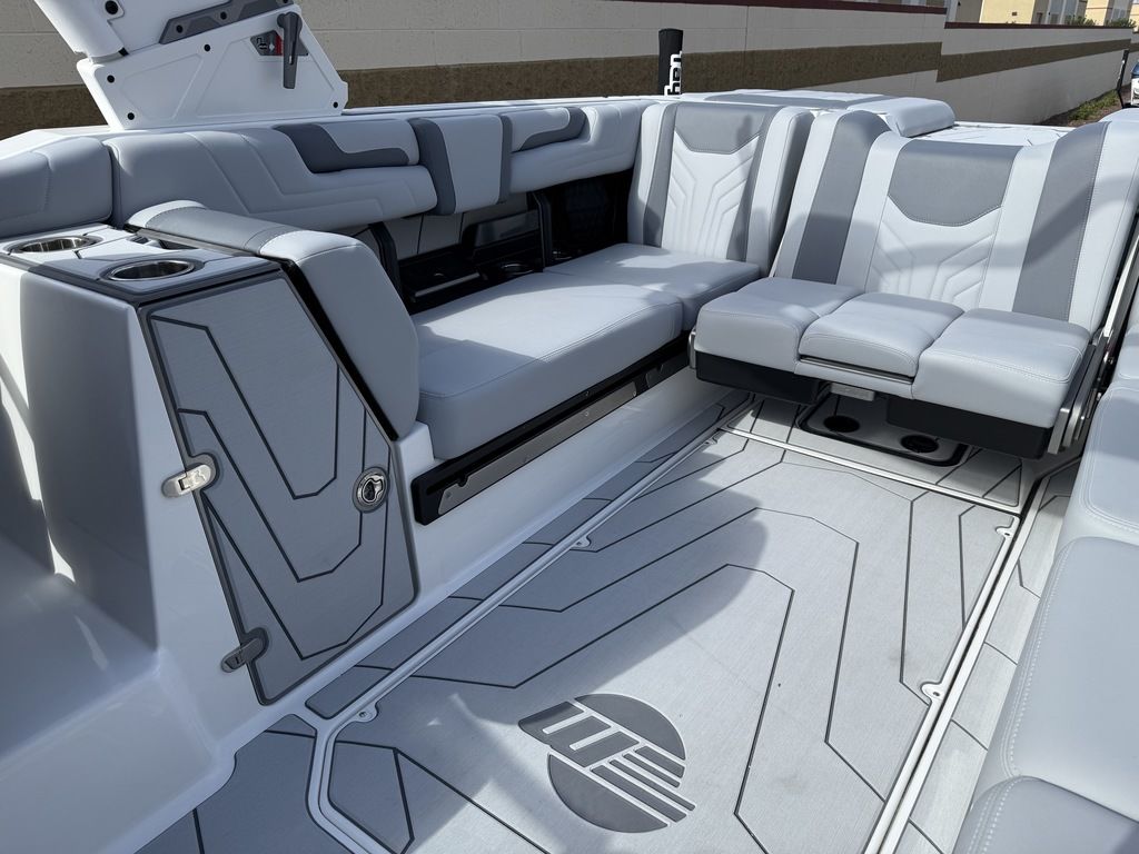 2025 Malibu Boats 25 LSV