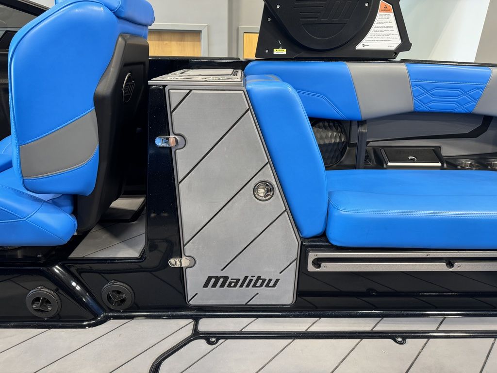 2022 Malibu Boats 25 LSV
