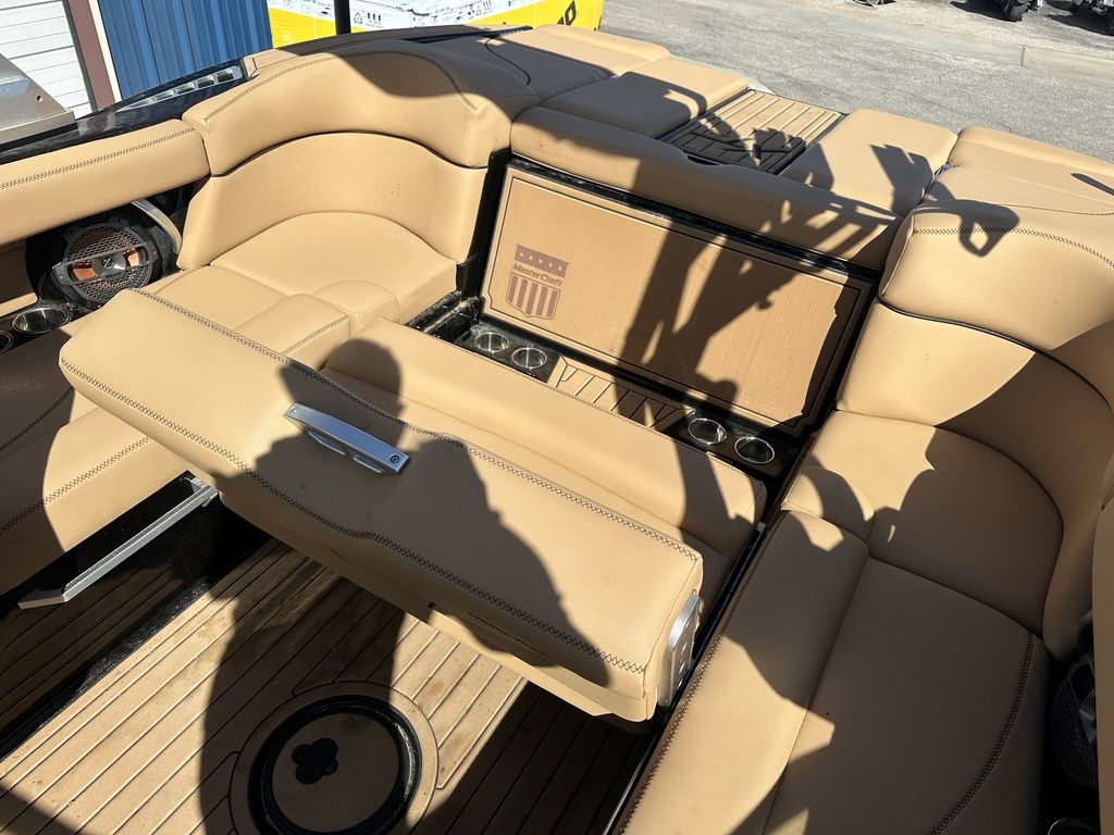 2021 MasterCraft XT21
