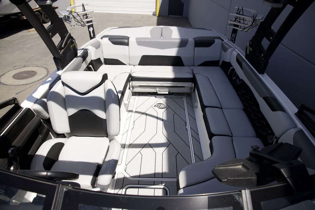 2020 Malibu Boats 23 LSV