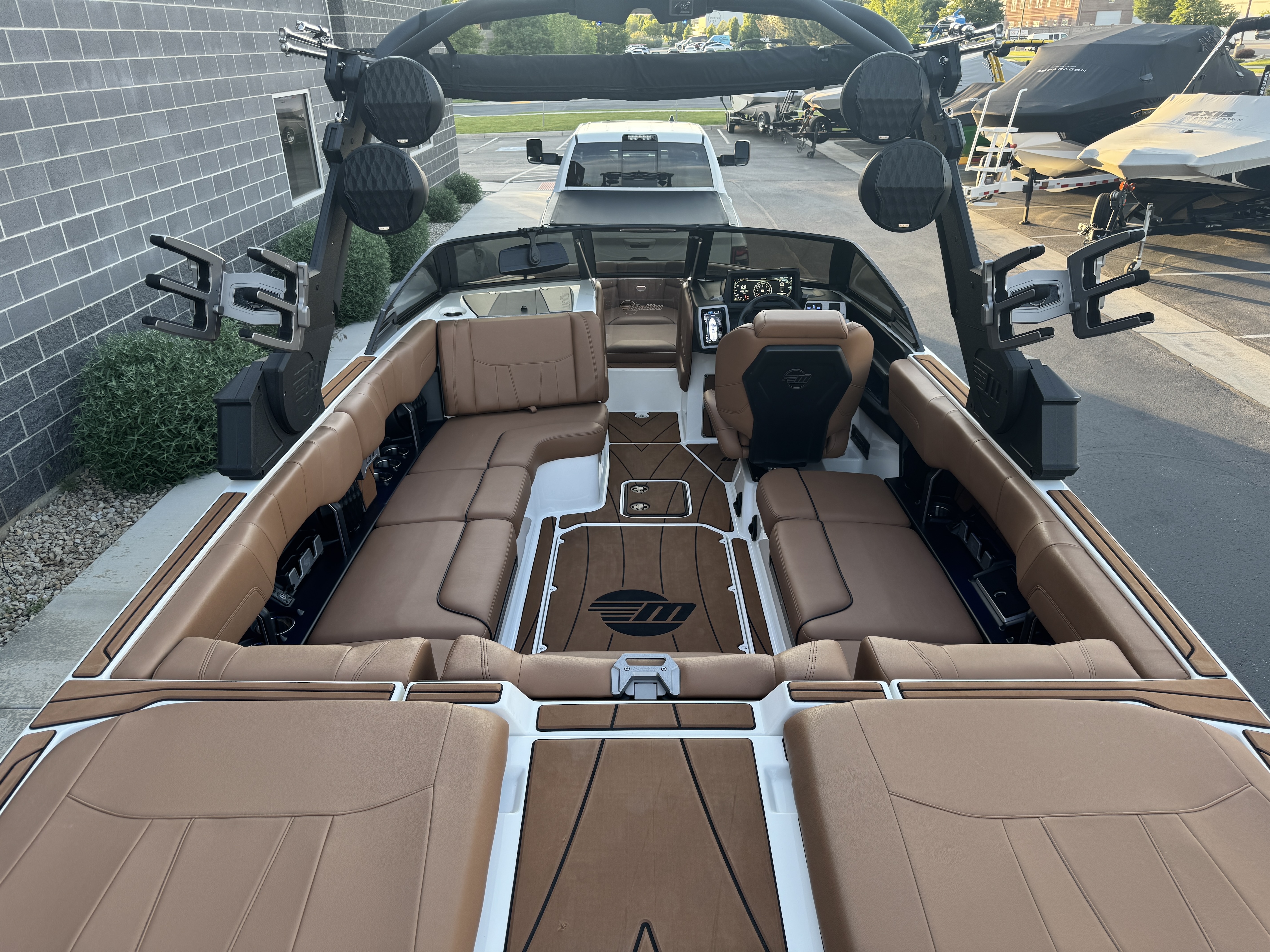 2023 Malibu 23 LSV Low Hours-fully Loaded Lt4