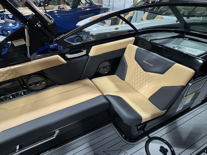2025 MasterCraft XT22T