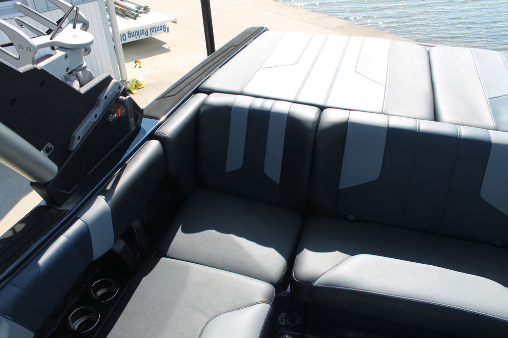 2023 Malibu Boats 21 LX