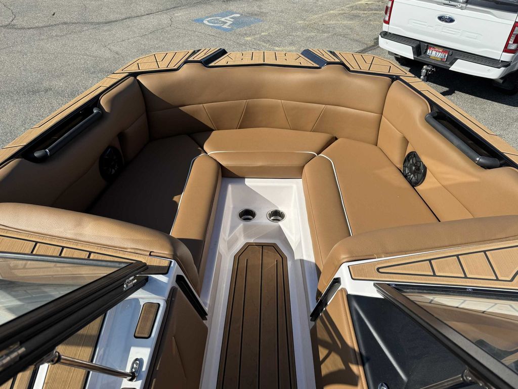 2024 MOOMBA Max