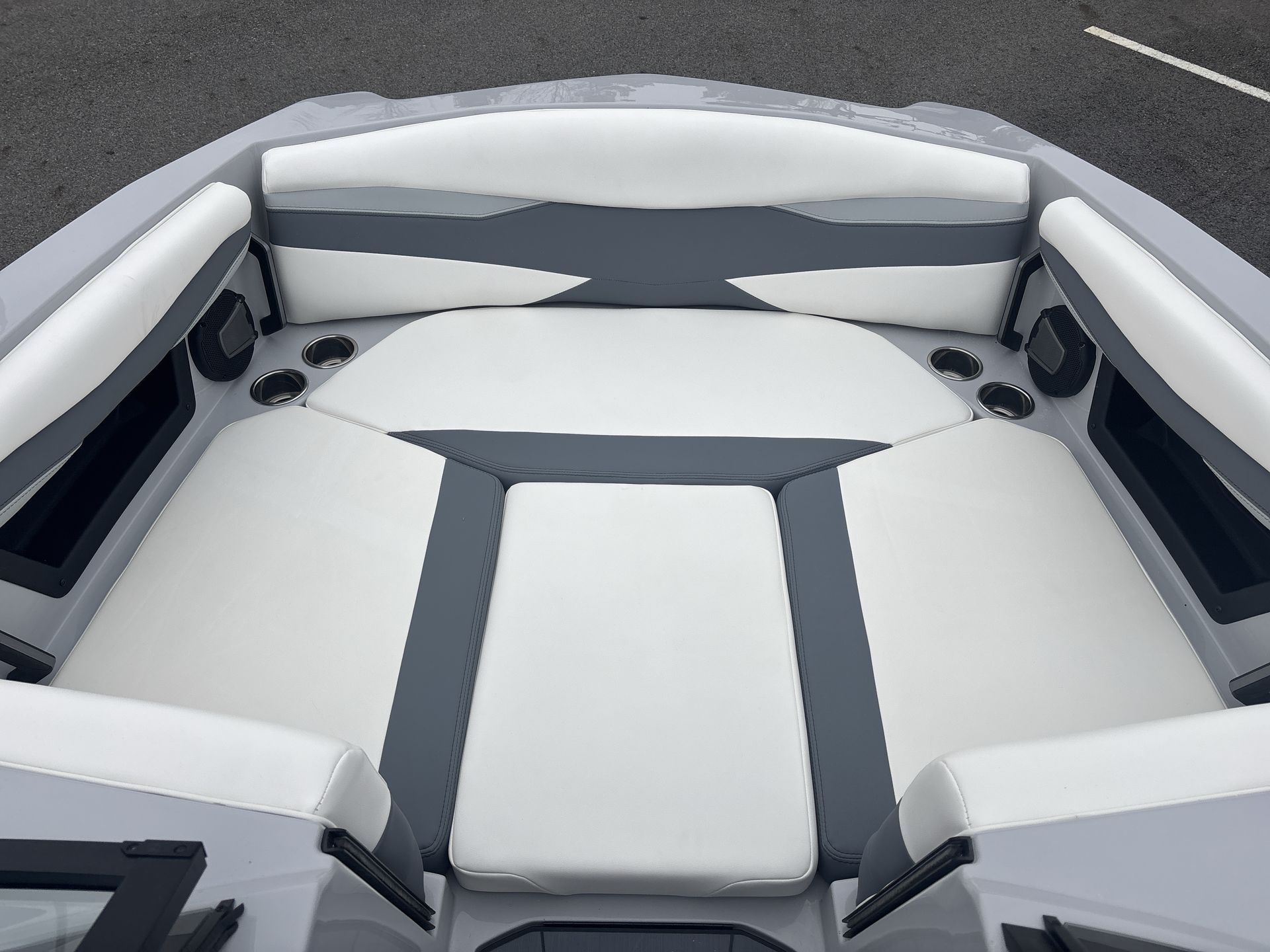 2025 Axis A225