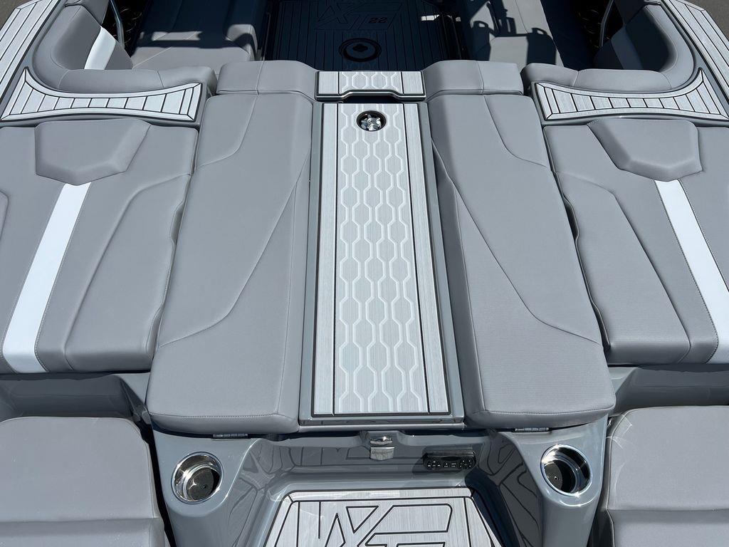 2023 MasterCraft XT22