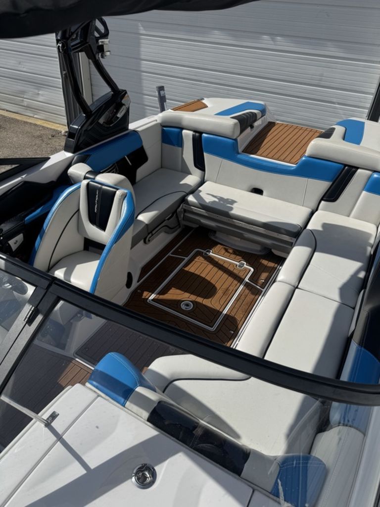 2015 Nautique G21