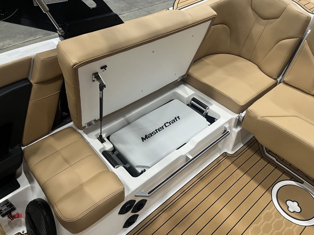 2025 MasterCraft XT22