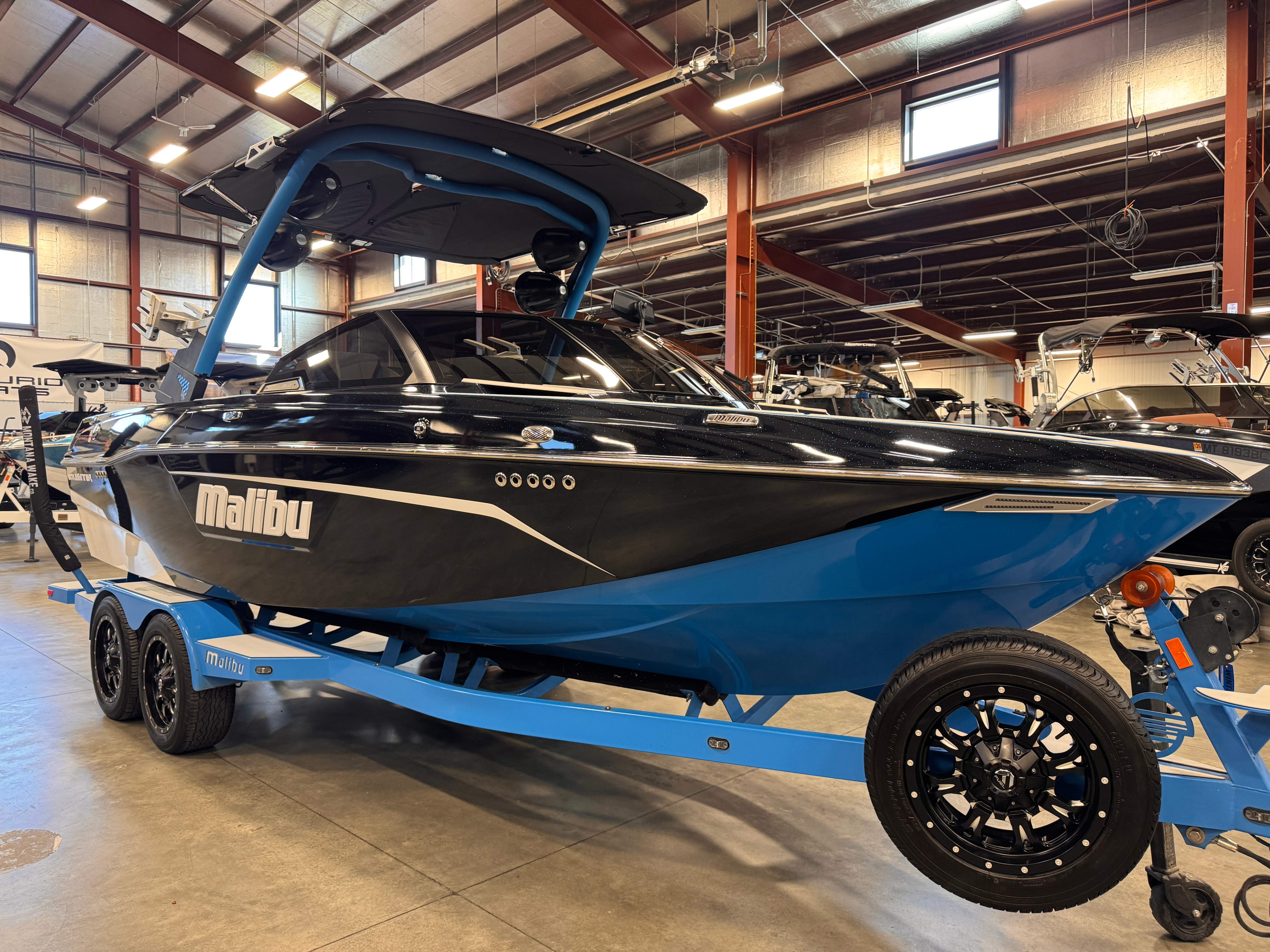 2022 Malibu 23 LSV