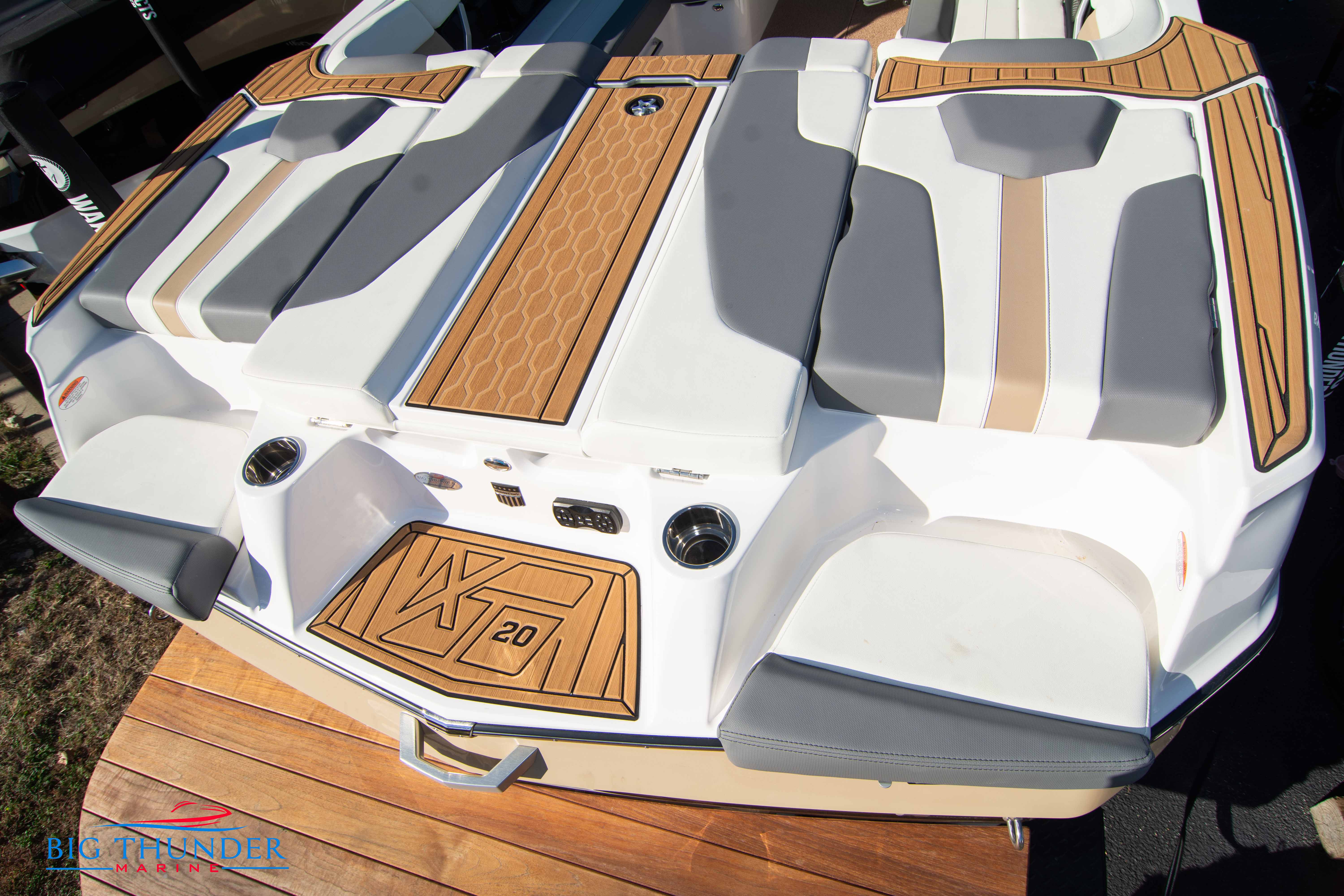 2023 Mastercraft XT20