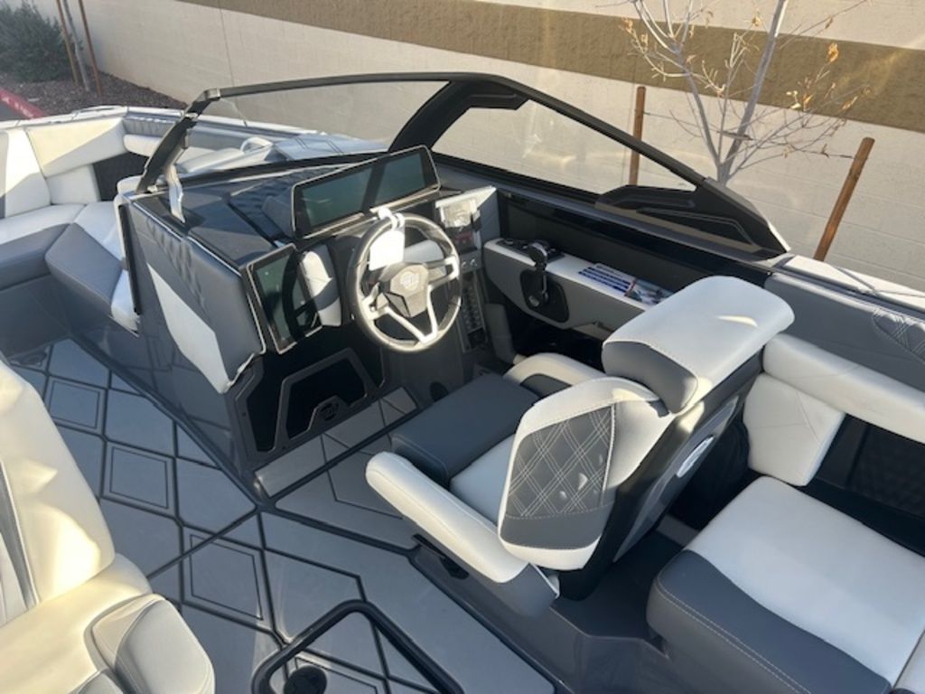 2025 Malibu Boats M230