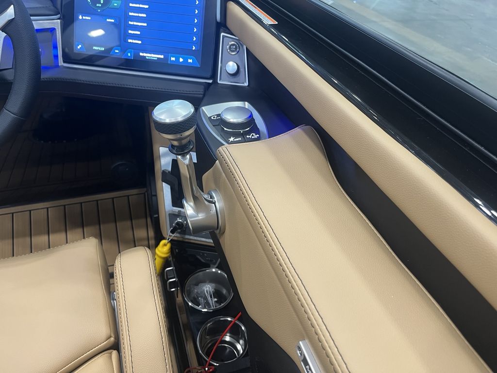 2025 MasterCraft XT24