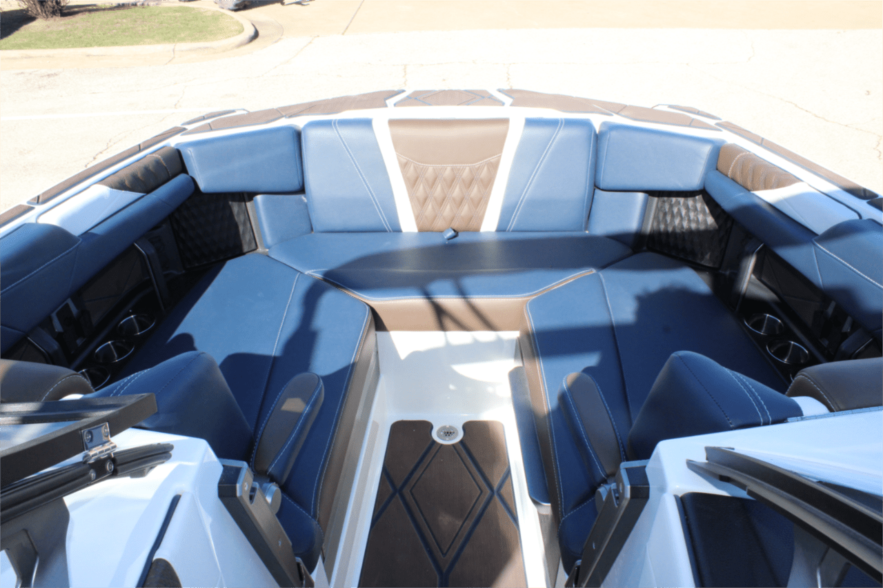 2025 Malibu M242