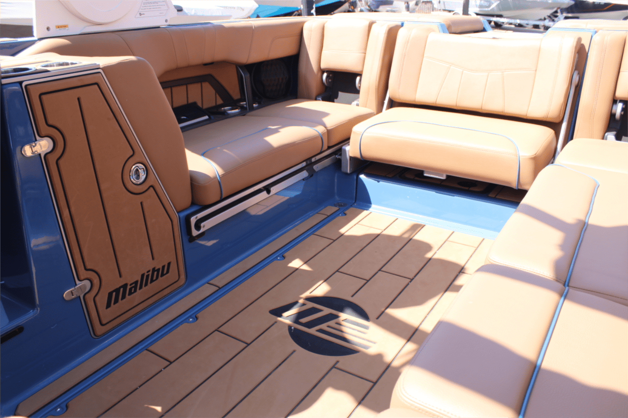 2022 Malibu 24 MXZ Icon