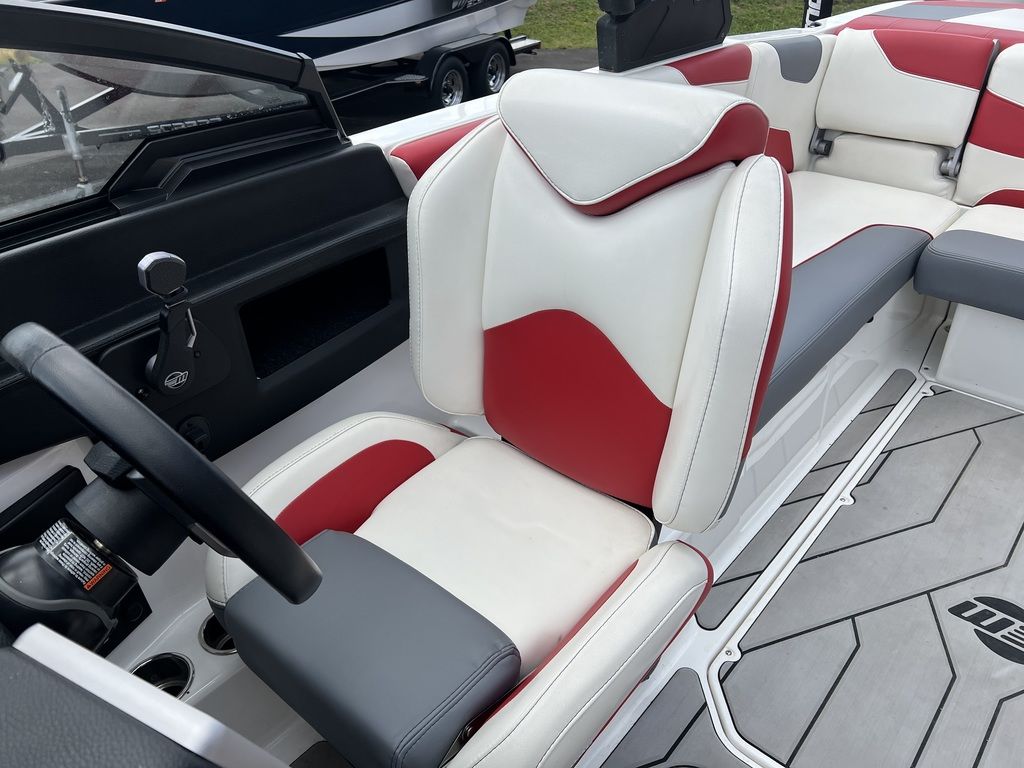 2021 Malibu Boats 22 LSV