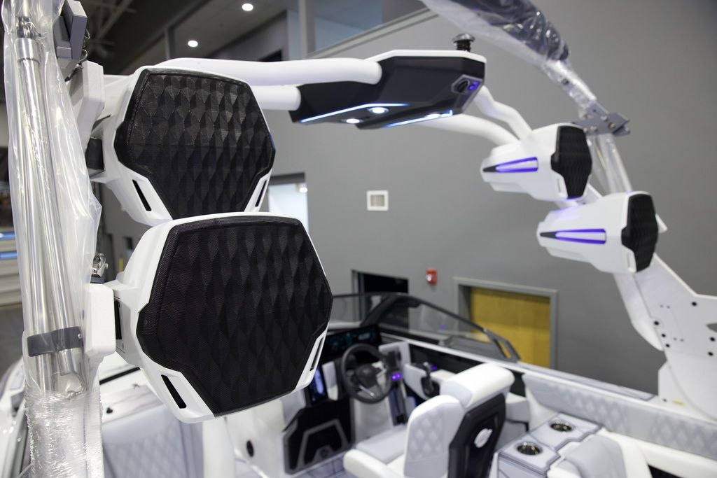 2025 Malibu Boats M242