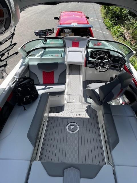 2023 MasterCraft XT22