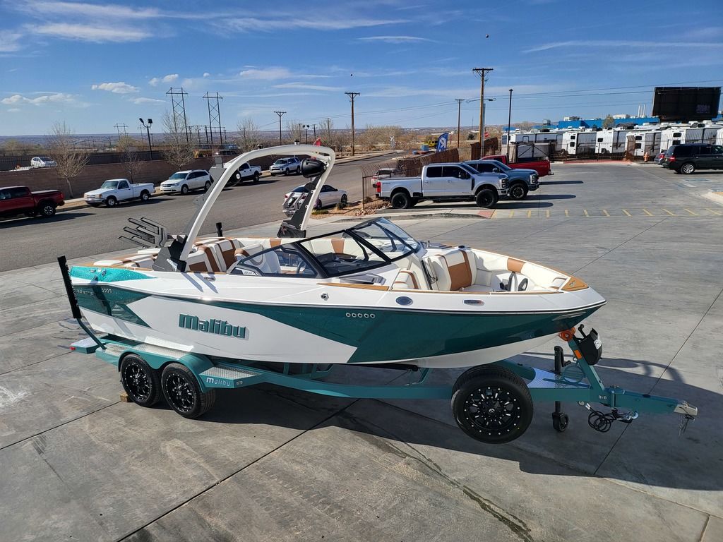 2025 Malibu Boats 23 LSV
