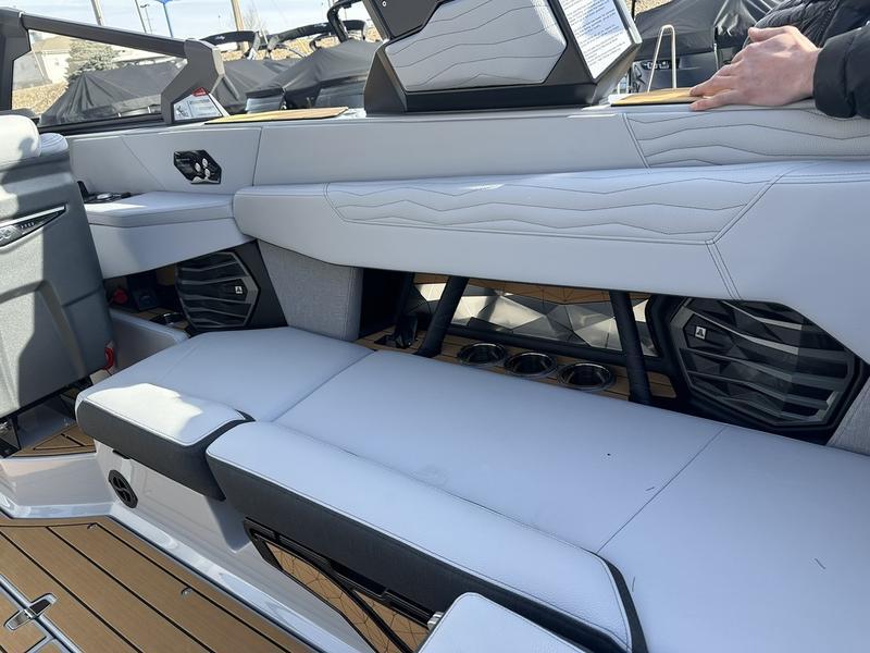 2025 Nautique G23