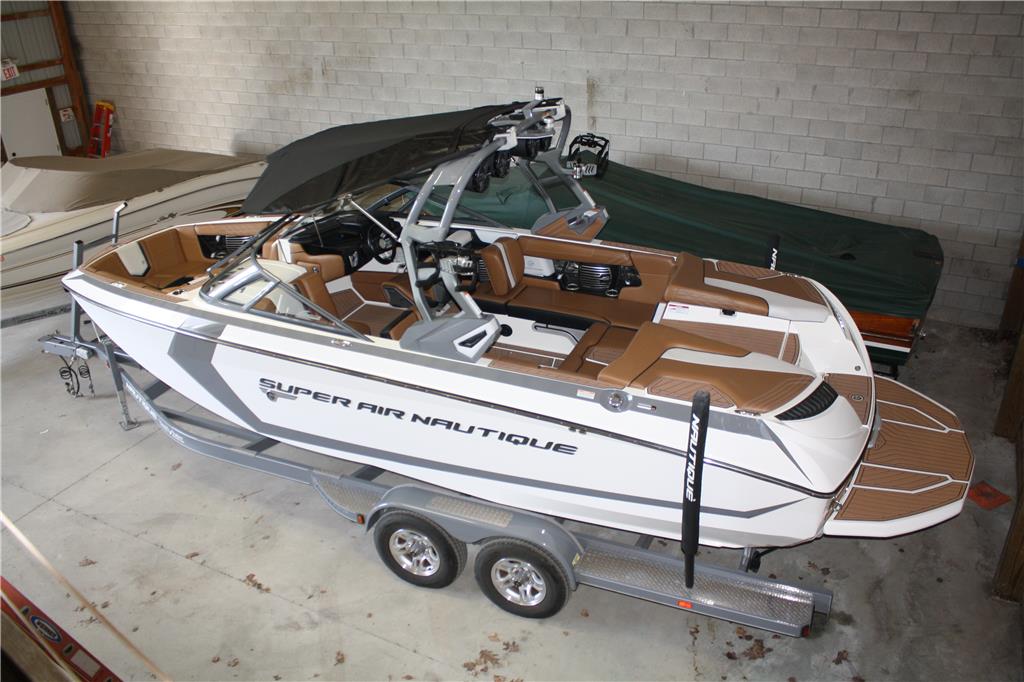 boat.Title