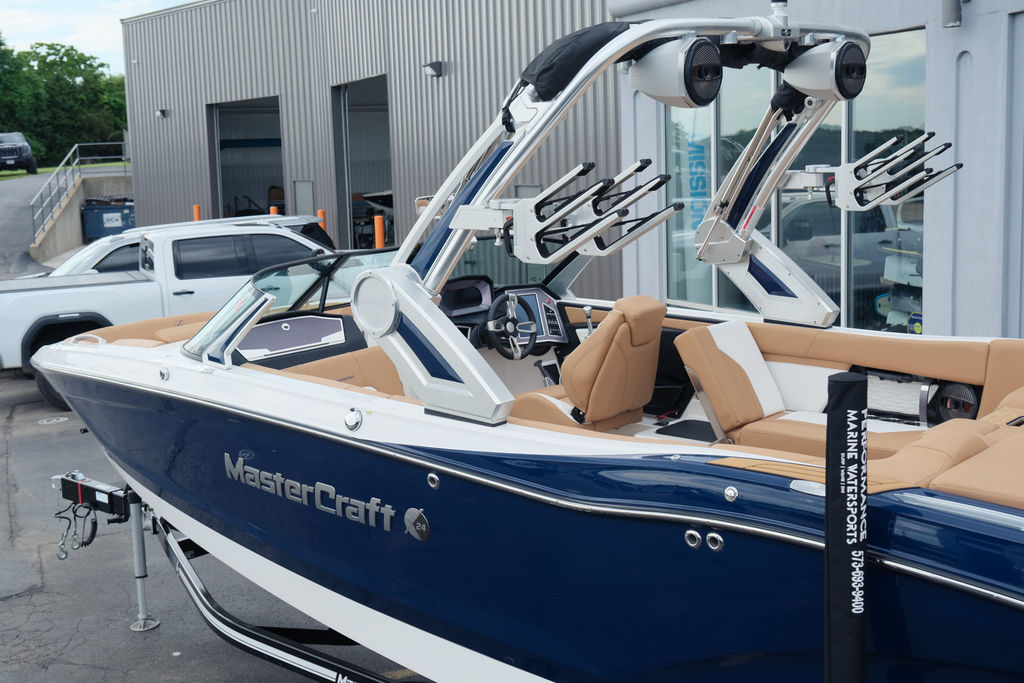 2023 MasterCraft X24  NEW DEALER DEMO HUGE DISCOUNT CALL!! Icon